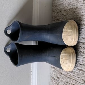 crocs Bump It Rain Boot. Navy/Oyster. Size 9M